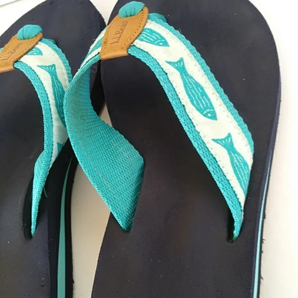 L.L. Bean Original Maine Isle Flip Flops Sandals 6M Aqua Fish Motif
